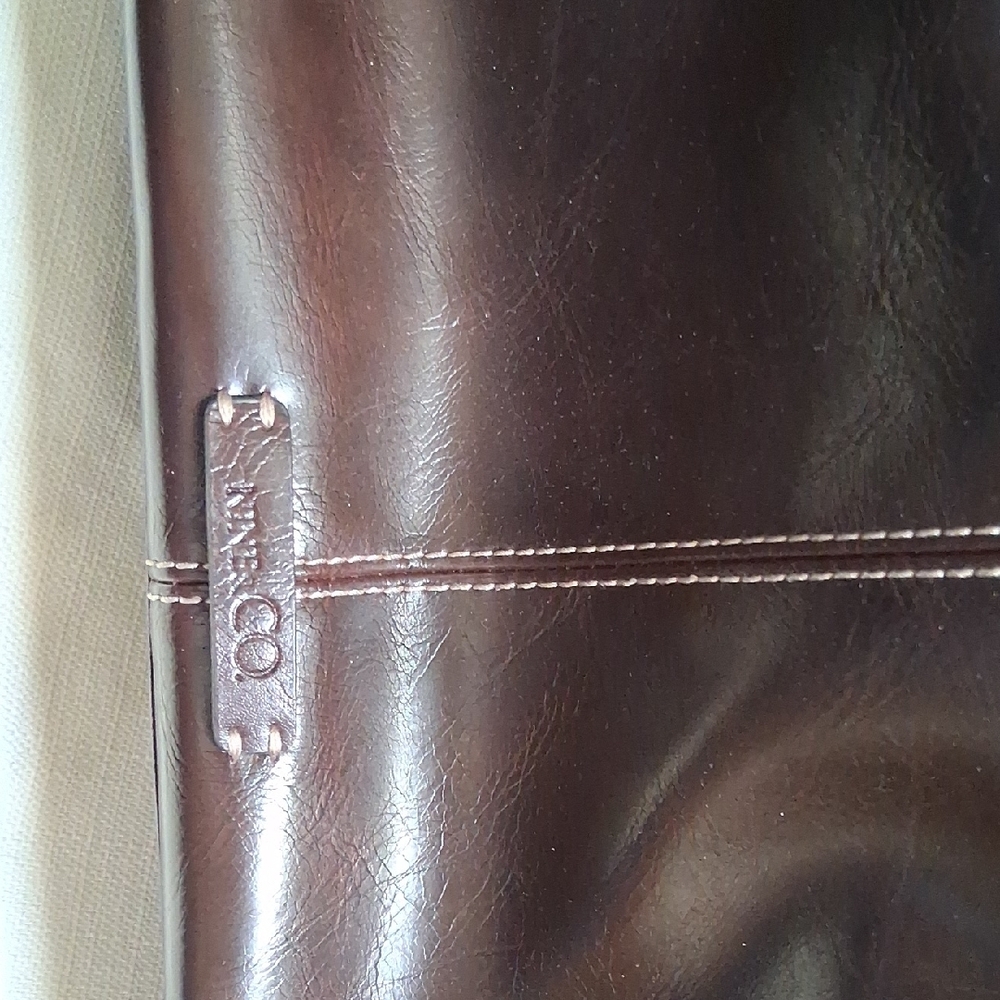 Elegant Brown Leather Tote Bag - Picture 5 of 7